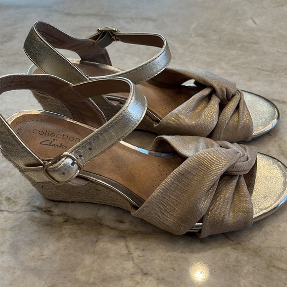 Clarks‎ | Margee Beth Wedges | Gold | Size 6.5 M - Picture 8 of 10